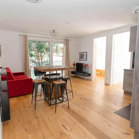 Apartment Luxurious With Big Balcony Near Center