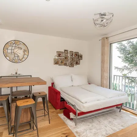 Luxurious With Big Balcony Near Center