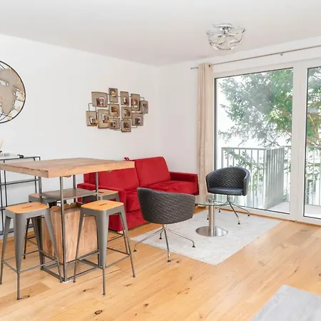 Luxurious With Big Balcony Near Center *