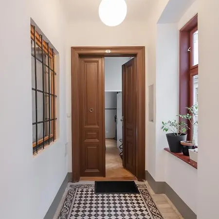 Apartment Hochwertiges Mit Direkter Anbindung Zum Zentrum In Hippen Viertel *