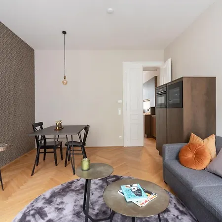 Apartment Hochwertiges Mit Direkter Anbindung Zum Zentrum In Hippen Viertel *