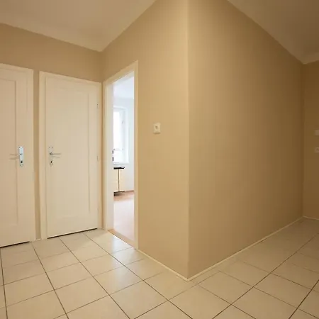 Stephansplatz View: Spacious 2-bedroom With Balcony * Vienna