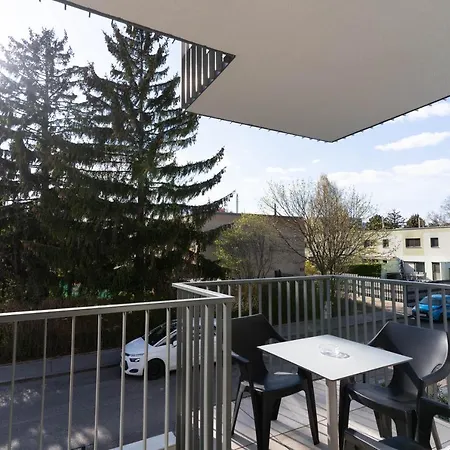 Apartment Luxurious With Big Balcony Near Center *