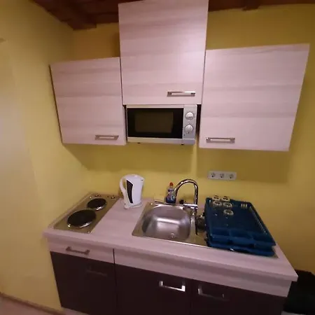 Relaxrooms Hernals Homestay *