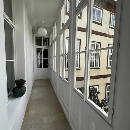 Luxury Downtown Apartment *