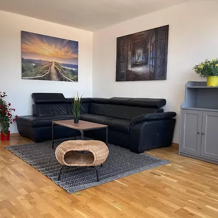 Apartment Dachgeschoss Fuer 4 Mit Terrasse