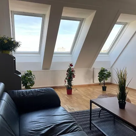 Dachgeschoss Fuer 4 Mit Terrasse *