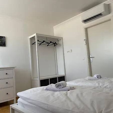 Apartment Dachgeschoss Fuer 4 Mit Terrasse