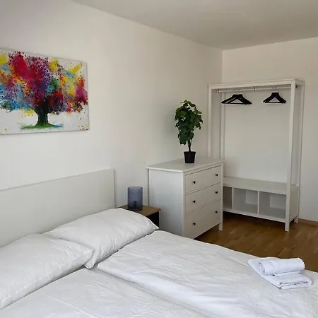 Apartment Dachgeschoss Fuer 4 Mit Terrasse Wien