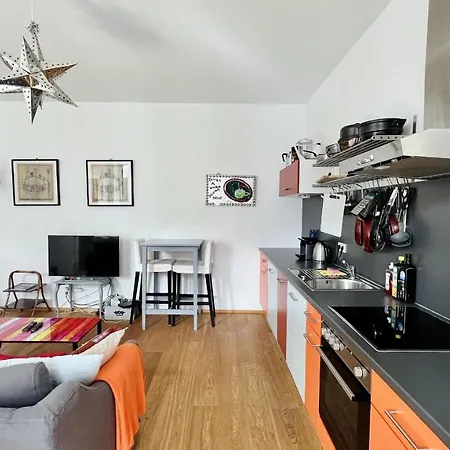 Apartman Cozy Retreat With Large Balcony Near Schoenbrunn