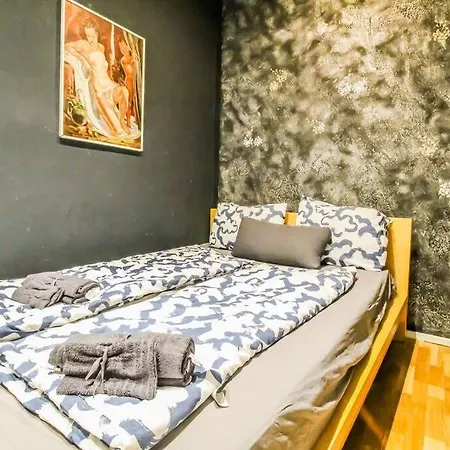 Cozy Two-bedroom Mm16 Apartment *