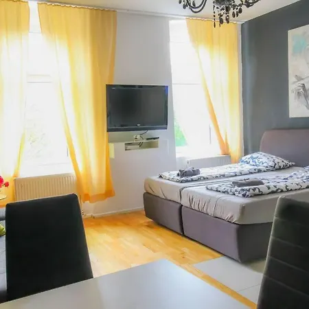 Cozy Two-bedroom Mm16 Apartment *