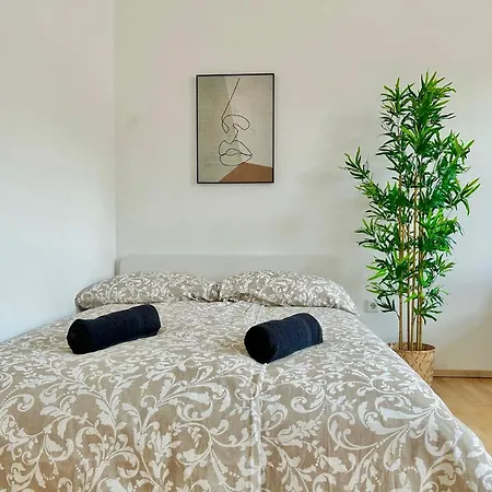 Apartment 50 M2 Stylish With Netflix