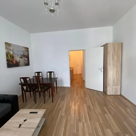 Niceapartmenthollergasse 8 * Vienna