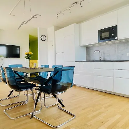 Apartmán Sonnenwohnen Penthouse Direkt Bei U-bahn Und Therme Mit Anbindung Ins Zentrum