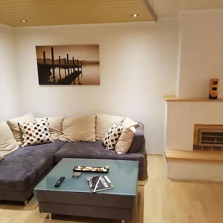 Esslinger Hauptstr Spacious With Loggia