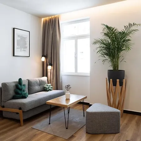 Urban Jungle Aparthotel *