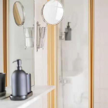 Hotel Self-check-in Adlon