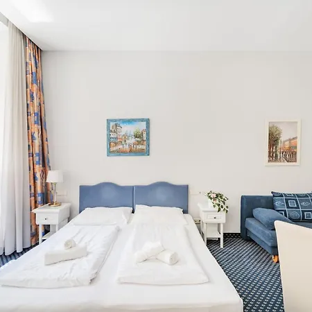 Hotel Self-check-in Adlon