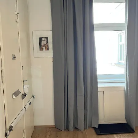 Apartment Stylish Apt Near Urania 1br *