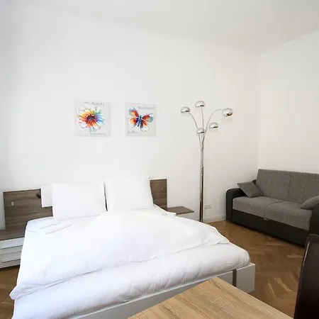 Aurellia Apartment