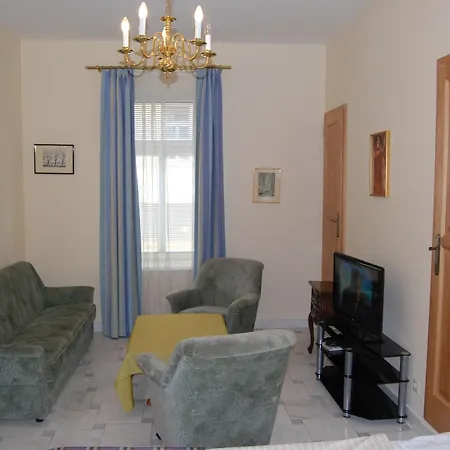 Continental Hotel-pension Bed & Breakfast
