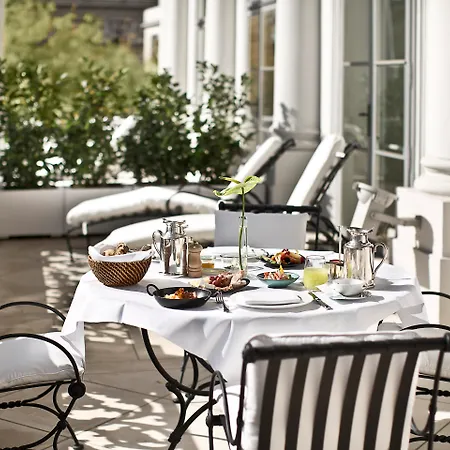 Hotel Palais Coburg 5*