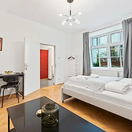 Cozy In 16th District Apartment *