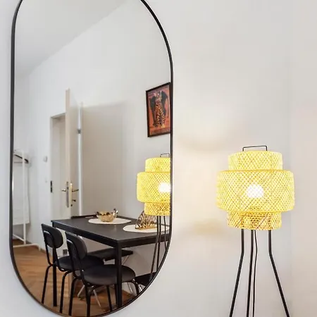 Cozy In 16th District Apartment *
