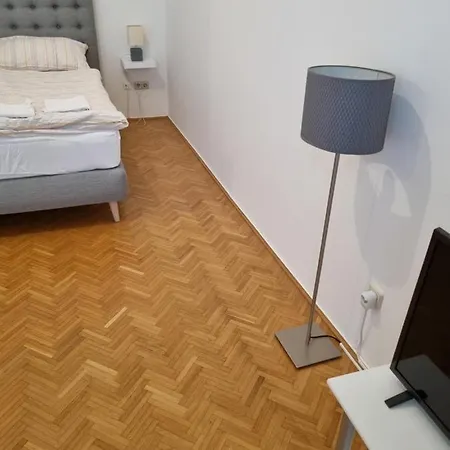 Alpa 2 In Rochusmarkt * Wien