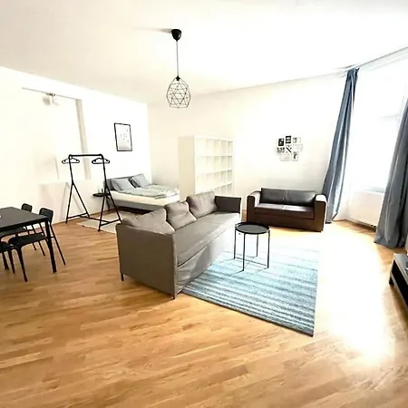Brand New & Spacious In The Centre *
