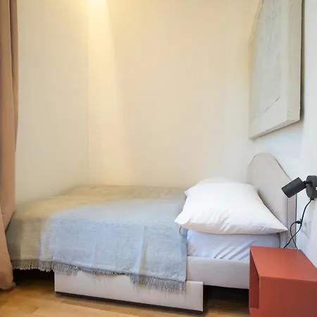 Apartment 2-rooms Spacious In A Vibrant Cozy Area