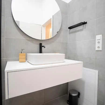 2-rooms Spacious In A Vibrant Cozy Area *