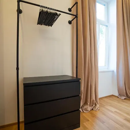 Apartment 2-rooms Spacious In A Vibrant Cozy Area