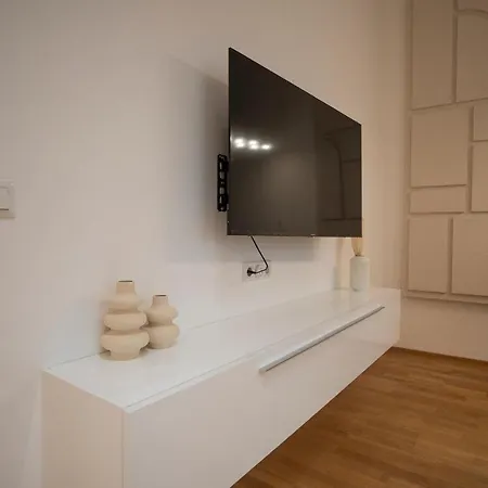 2-rooms Spacious In A Vibrant Cozy Area * Vienna
