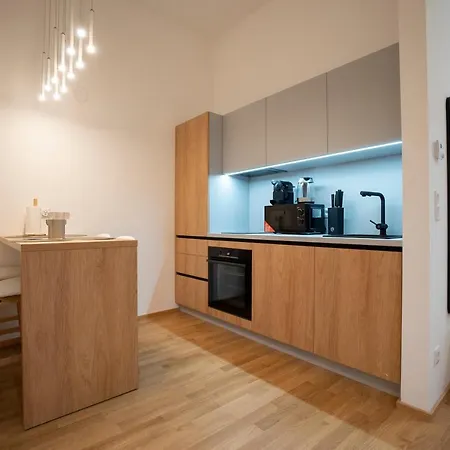 Apartment 2-rooms Spacious In A Vibrant Cozy Area *