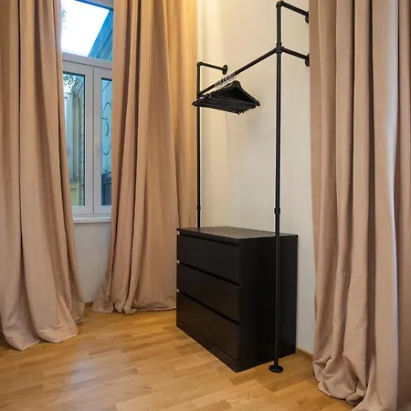 2-rooms Spacious In A Vibrant Cozy Area *