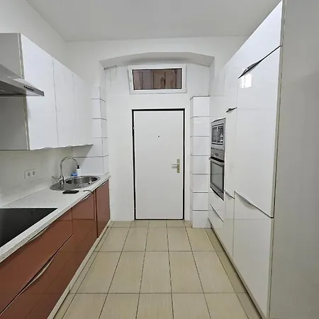 Cozy Core 10 Min To Center Apartment