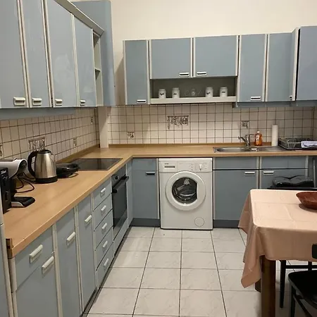 1080 Apartment