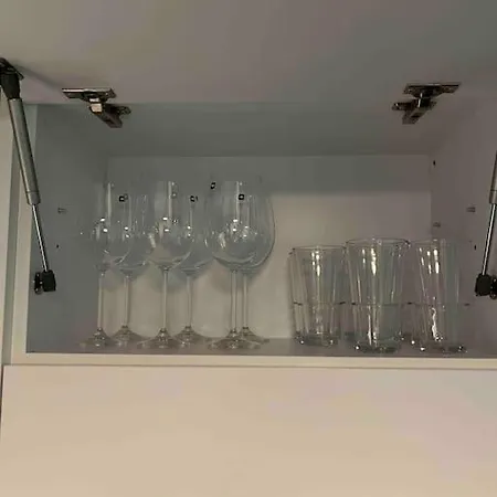 Enjoy Apartments, Quiet Street, With Two Bedrooms Sleeps 6 Ac