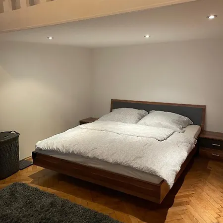 1080 Apartment