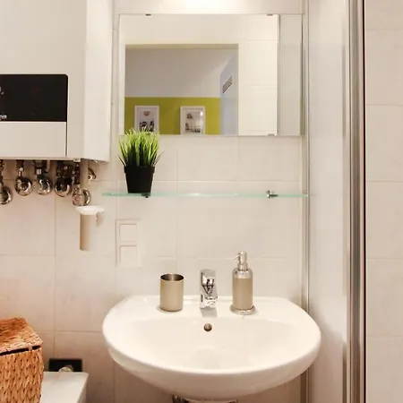 Cosy Modern B Prater Apartment