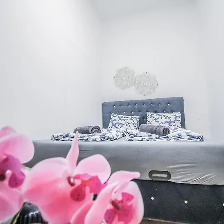 Modern Double Hn Apartment