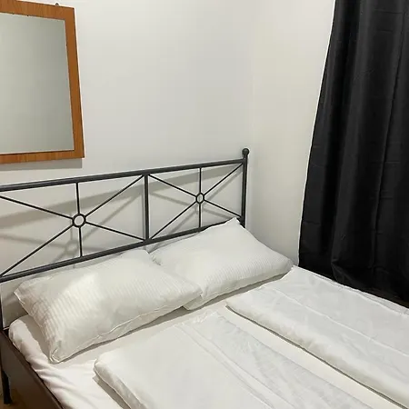 Easybook-in 2* Vienne