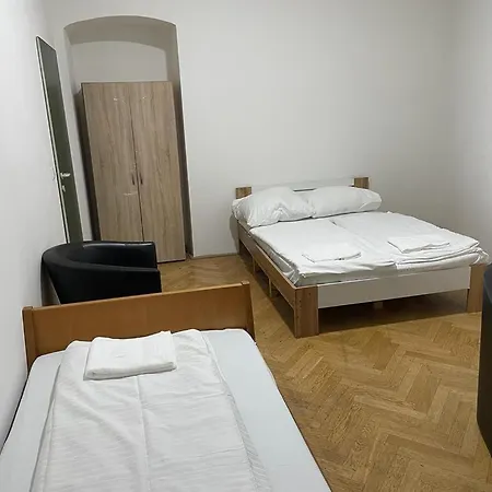 Easybook-in 2* Vienne