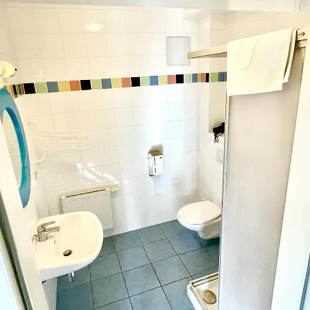 Hostel Gaestezimmer Rothneusiedl *