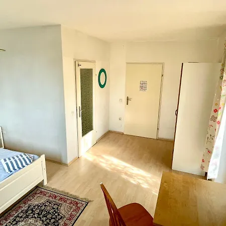 Gaestezimmer Rothneusiedl Hostel
