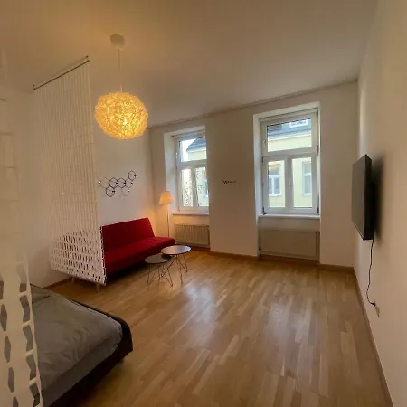 Schmucke Citywohnung In Ruhelage * Vienna