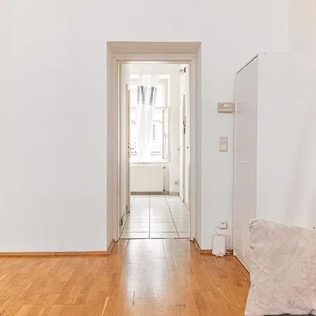 Апартаменты Sweet 2br Perfect For Longstays Near Rennweg *