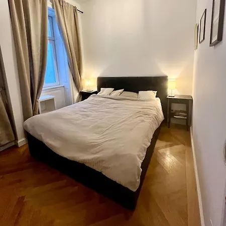 Townhouse Sternwarte Apartment *